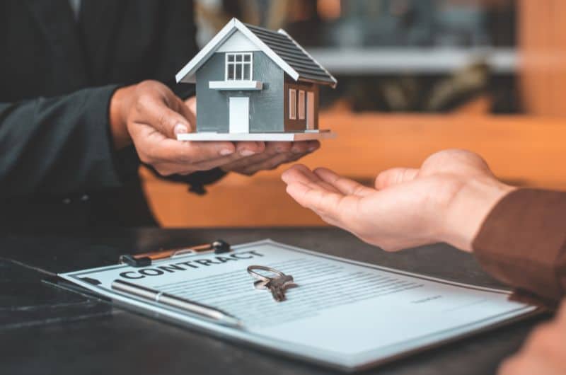real estate lawyer